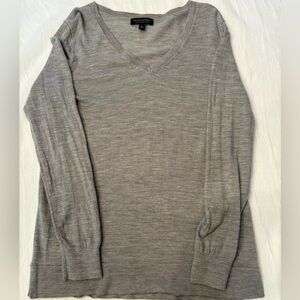 Banana Republic Women’s Light Gray 100% Merino Wool Sweater Size Medium